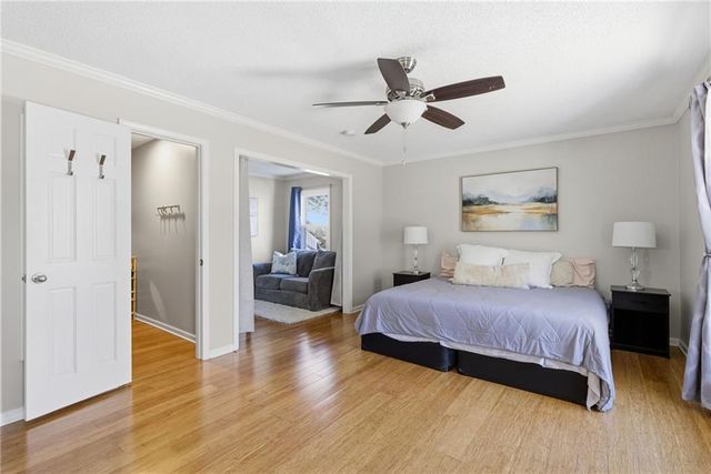 11212 Grandview Street, Overland Park, KS 66210