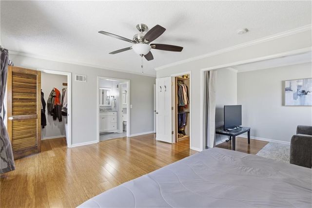 11212 Grandview Street, Overland Park, KS 66210