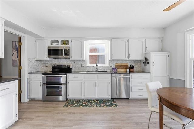 11212 Grandview Street, Overland Park, KS 66210