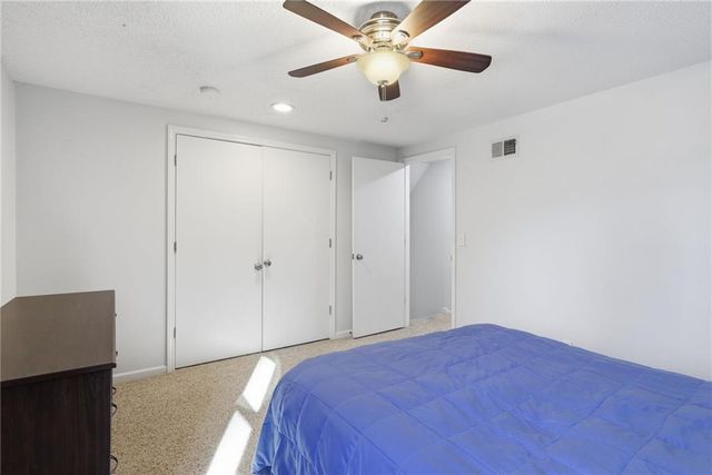 11212 Grandview Street, Overland Park, KS 66210