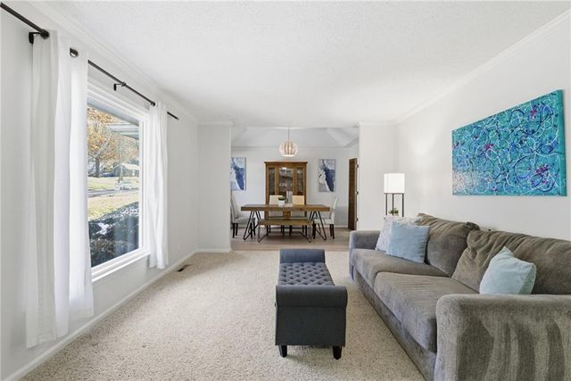 11212 Grandview Street, Overland Park, KS 66210