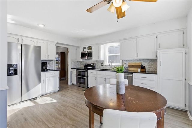 11212 Grandview Street, Overland Park, KS 66210