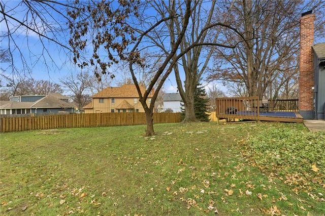 11212 Grandview Street, Overland Park, KS 66210