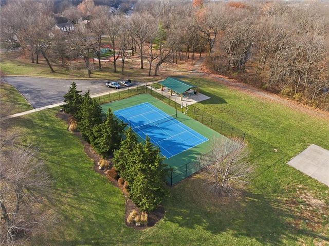 11212 Grandview Street, Overland Park, KS 66210