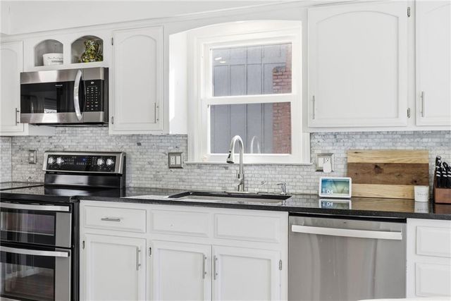 11212 Grandview Street, Overland Park, KS 66210