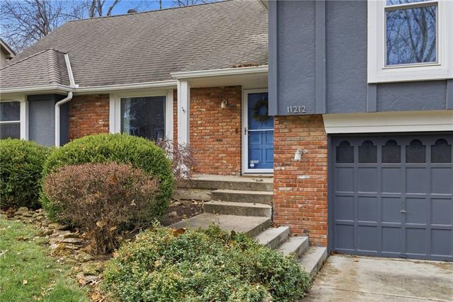 11212 Grandview Street, Overland Park, KS 66210