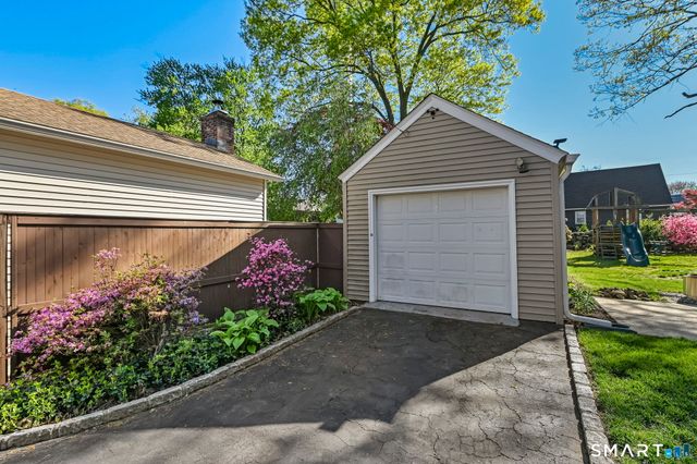 15 Hadik Parkway, Norwalk, CT 06854