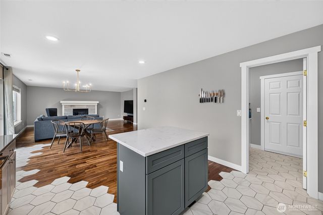 9524 Country Hollow Drive E, Puyallup, WA 98375