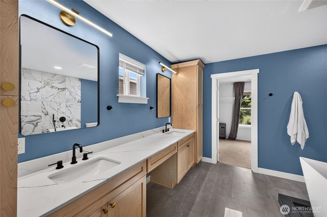 9524 Country Hollow Drive E, Puyallup, WA 98375
