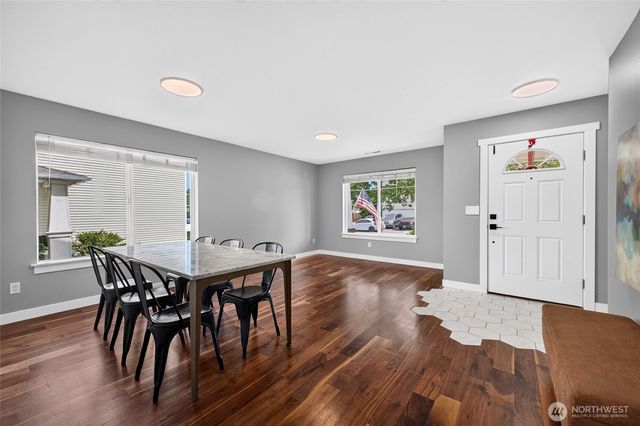 9524 Country Hollow Drive E, Puyallup, WA 98375