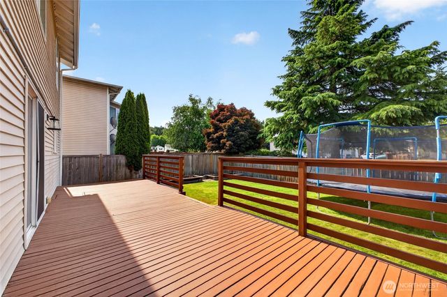 9524 Country Hollow Drive E, Puyallup, WA 98375