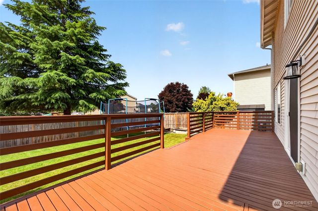 9524 Country Hollow Drive E, Puyallup, WA 98375