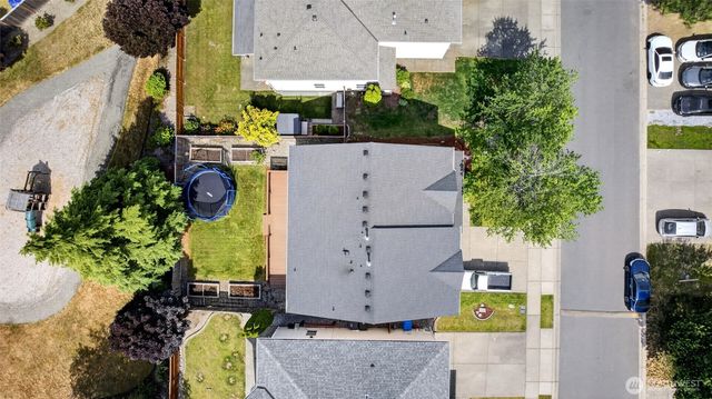 9524 Country Hollow Drive E, Puyallup, WA 98375