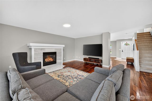 9524 Country Hollow Drive E, Puyallup, WA 98375