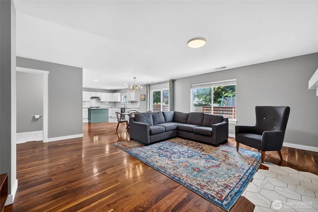 9524 Country Hollow Drive E, Puyallup, WA 98375