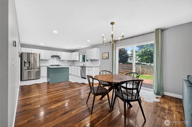 9524 Country Hollow Drive E, Puyallup, WA 98375