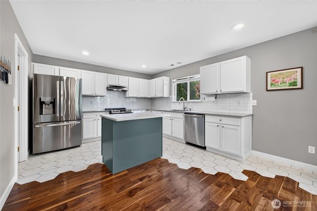 9524 Country Hollow Drive E, Puyallup, WA 98375