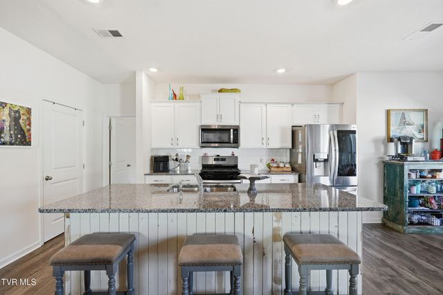 5402 Wildlife Circle, Piney Flats, TN 37686