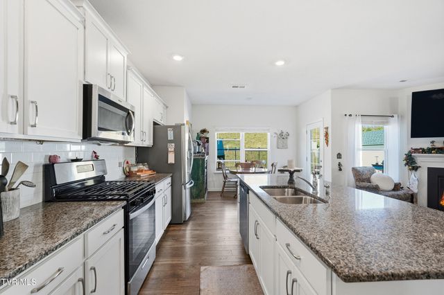 5402 Wildlife Circle, Piney Flats, TN 37686