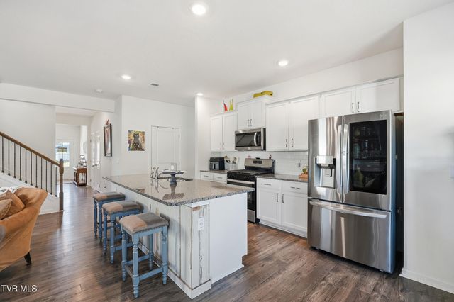 5402 Wildlife Circle, Piney Flats, TN 37686