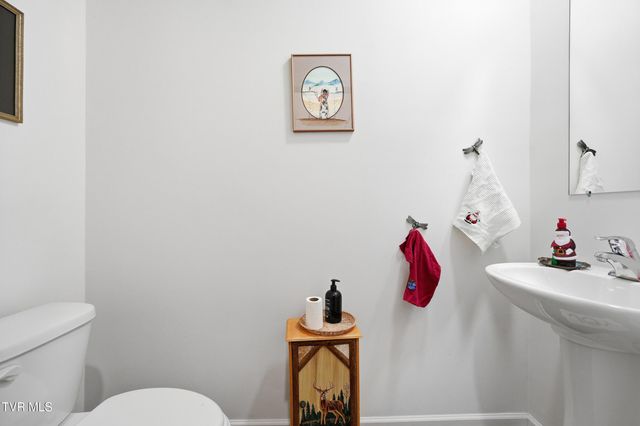 5402 Wildlife Circle, Piney Flats, TN 37686