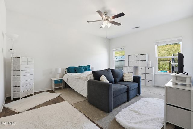 5402 Wildlife Circle, Piney Flats, TN 37686