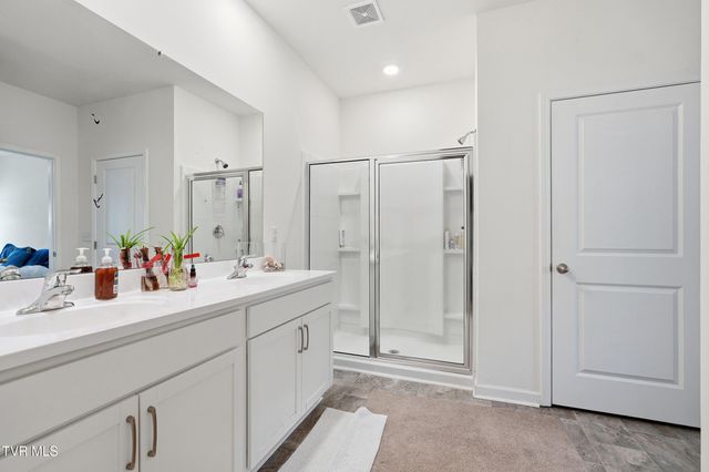 5402 Wildlife Circle, Piney Flats, TN 37686