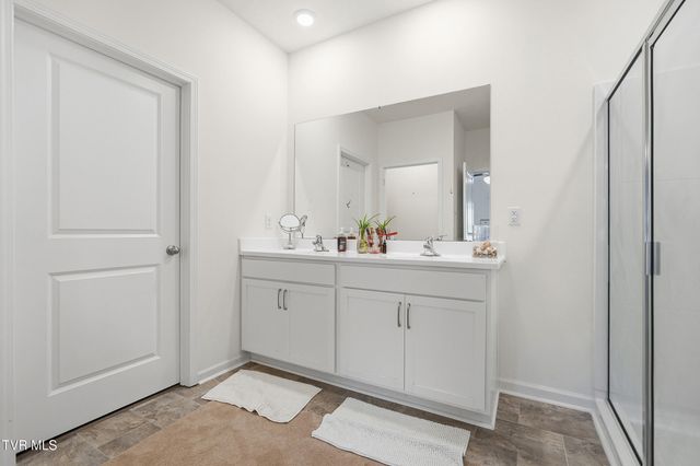 5402 Wildlife Circle, Piney Flats, TN 37686