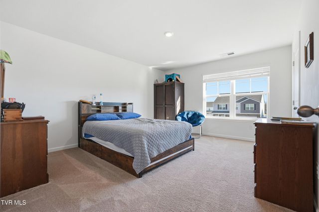 5402 Wildlife Circle, Piney Flats, TN 37686