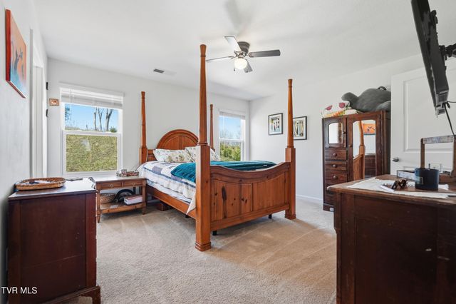 5402 Wildlife Circle, Piney Flats, TN 37686