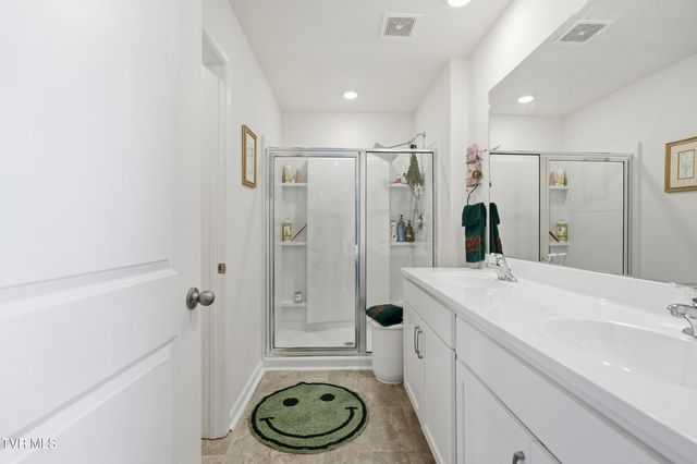 5402 Wildlife Circle, Piney Flats, TN 37686