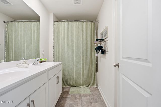 5402 Wildlife Circle, Piney Flats, TN 37686