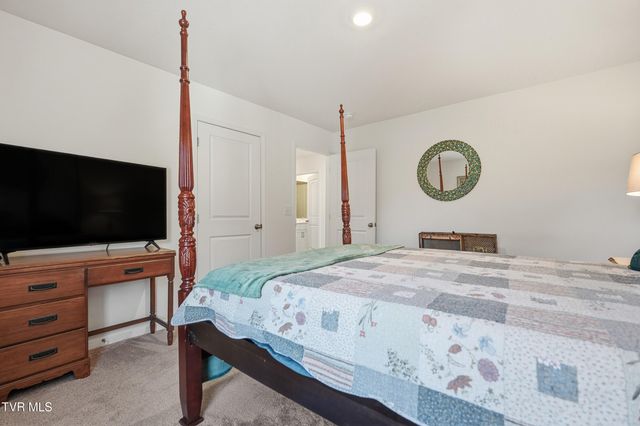 5402 Wildlife Circle, Piney Flats, TN 37686