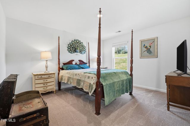 5402 Wildlife Circle, Piney Flats, TN 37686