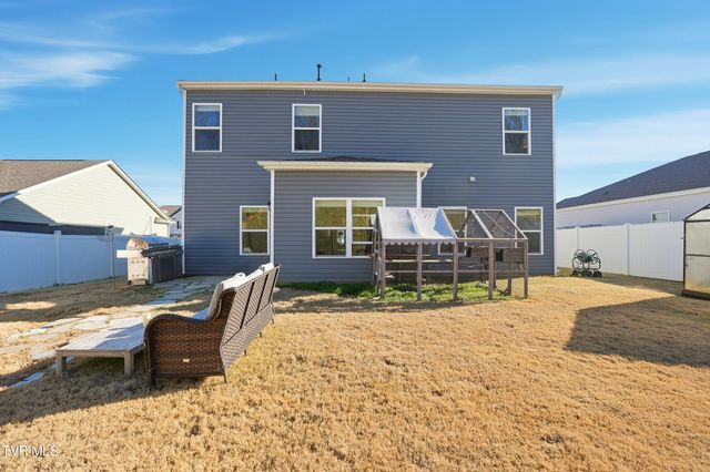 5402 Wildlife Circle, Piney Flats, TN 37686