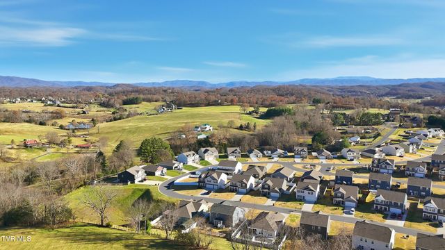 5402 Wildlife Circle, Piney Flats, TN 37686