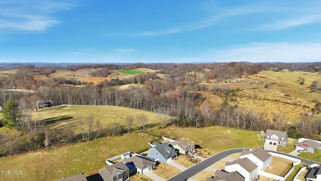 5402 Wildlife Circle, Piney Flats, TN 37686