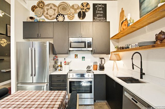 1401 S Flores St Apt 110, San Antonio, TX 78204