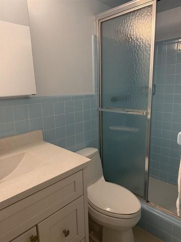 2050 NE 39th Street 211w, Lighthouse Point, FL 33064
