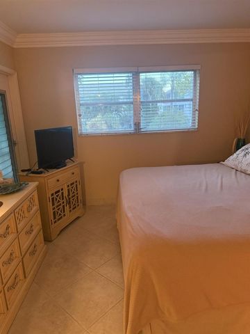 2050 NE 39th Street 211w, Lighthouse Point, FL 33064