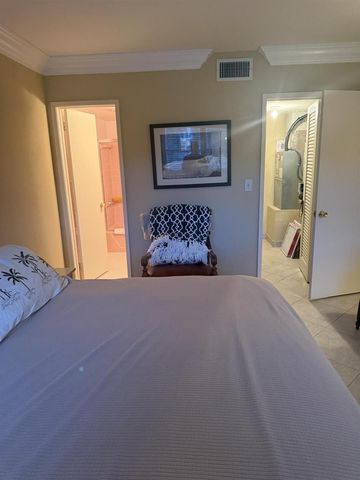 2050 NE 39th Street 211w, Lighthouse Point, FL 33064