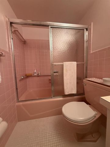 2050 NE 39th Street 211w, Lighthouse Point, FL 33064