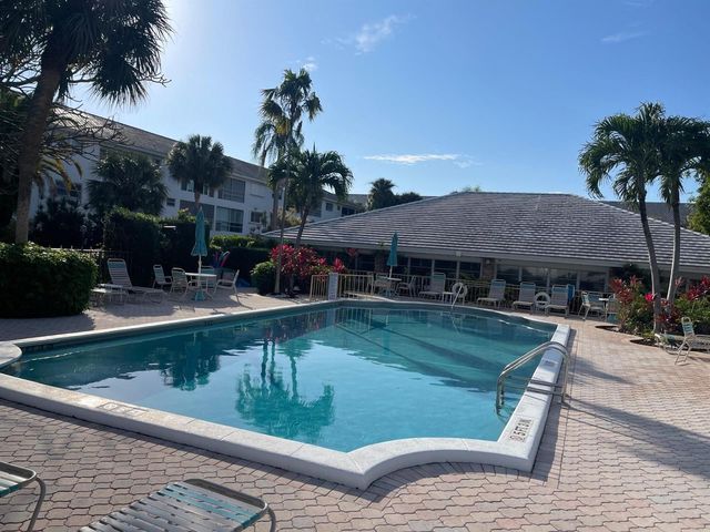 2050 NE 39th Street 211w, Lighthouse Point, FL 33064