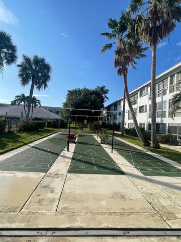 2050 NE 39th Street 211w, Lighthouse Point, FL 33064