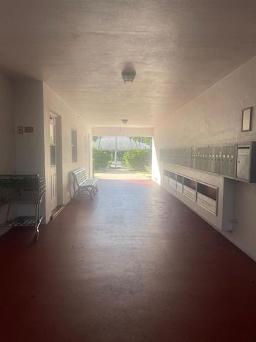 2050 NE 39th Street 211w, Lighthouse Point, FL 33064