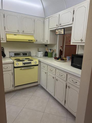 2050 NE 39th Street 211w, Lighthouse Point, FL 33064