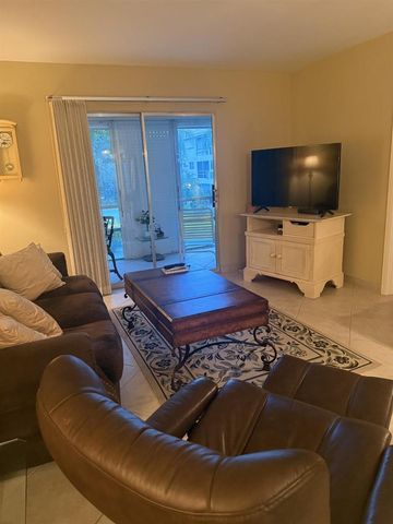 2050 NE 39th Street 211w, Lighthouse Point, FL 33064
