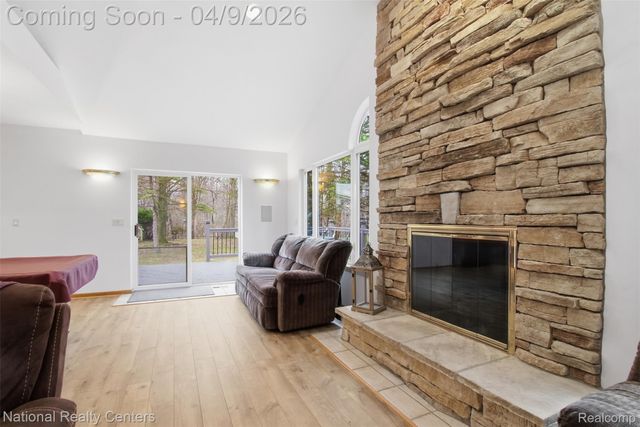 35037 Ellen Court, Livonia, MI 48154