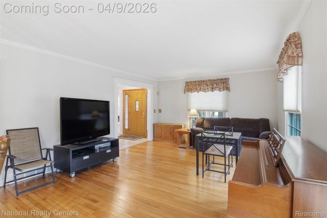 35037 Ellen Court, Livonia, MI 48154