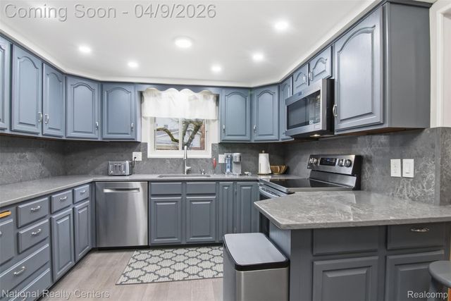 35037 Ellen Court, Livonia, MI 48154